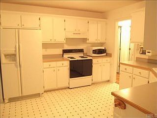 3rd image of 5904 Raineywood Dr