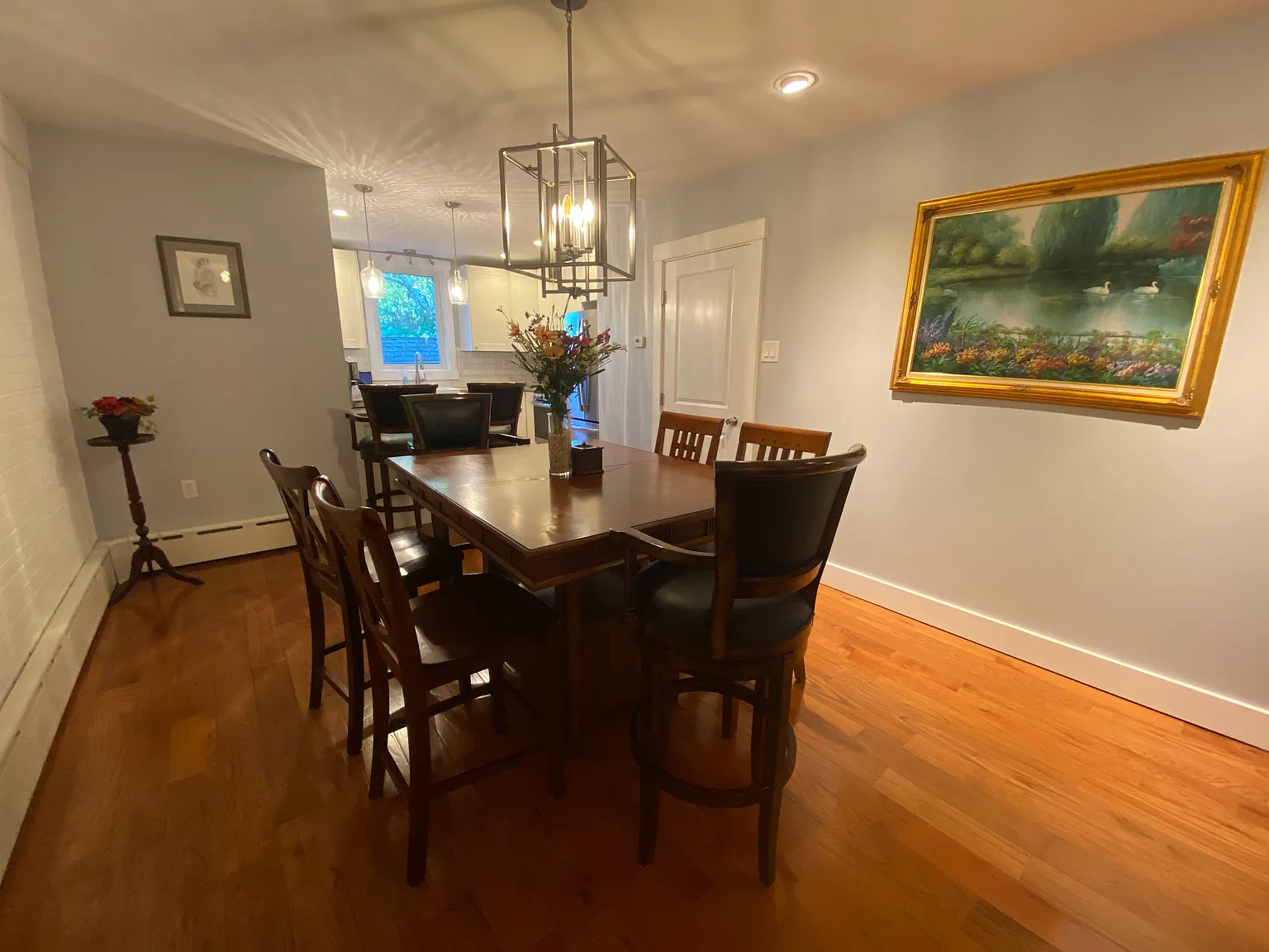 3 bed, 1.5 bath, 1360 sqft, $2,500 — Photo 3