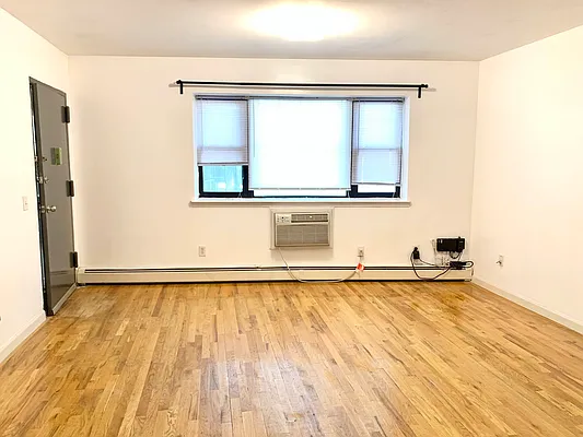 Rented by Capri Jet Realty Corp | media 13