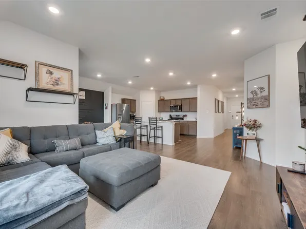 102 Unbridled Trl, Caddo Mills, TX 75135