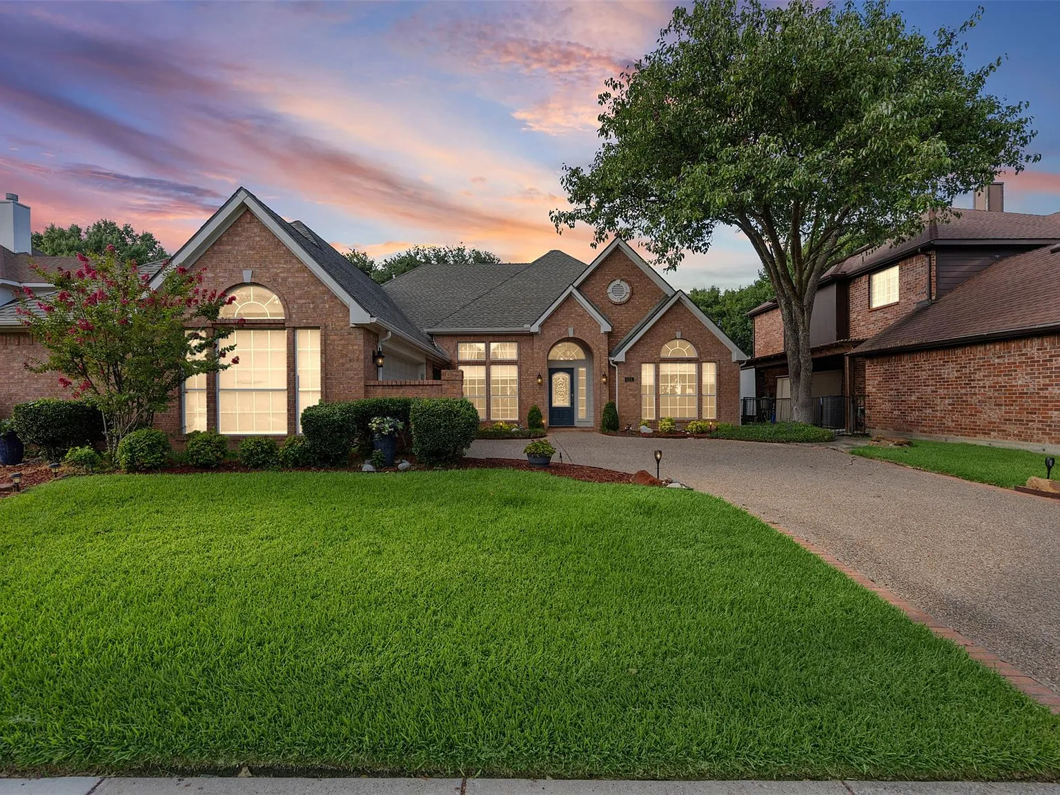 4 bed, 2464 sqft, $2,850 — Photo 3