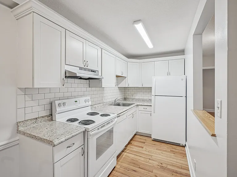 Campus Walk Apartments — Photo 13
