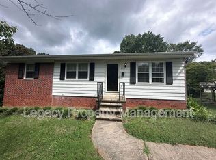 2712 Woodbury Dr, Burlington, NC 27217