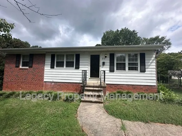 2712 Woodbury Dr, Burlington, NC 27217