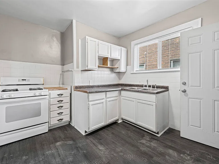 3825 Waverly St #1 — Photo 8