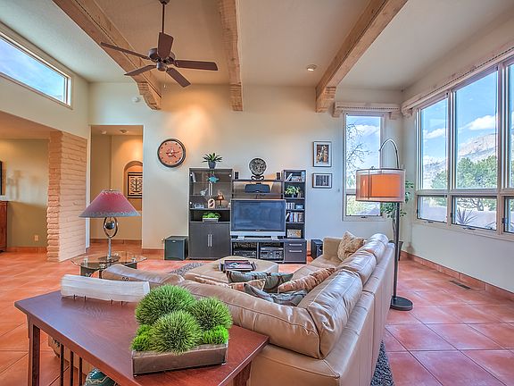 4th image of 2755 Cliffrose Dr NE