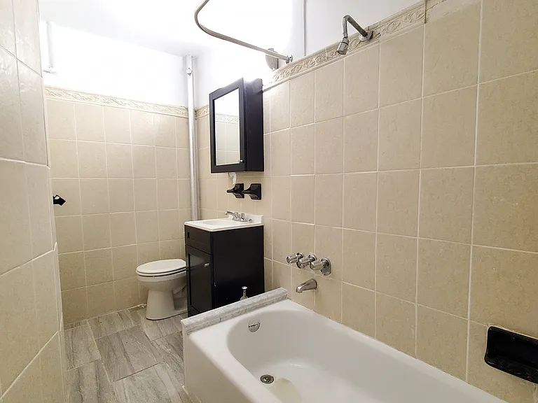 2020 Dorchester Rd #1B — Photo 2
