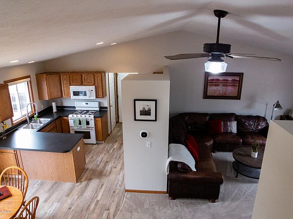5th image of 597 Sunmeadow Dr SE