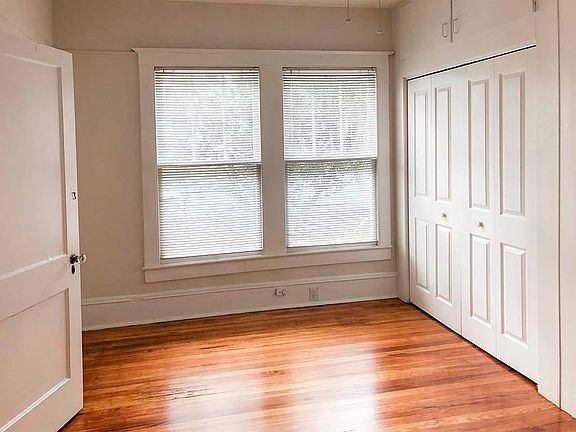 3rd image of 3655 Oak St