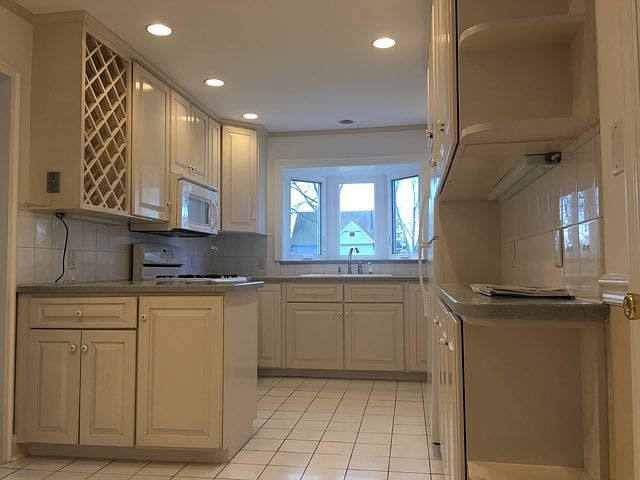 1st image of 200 N Barry Ave Floor 2
