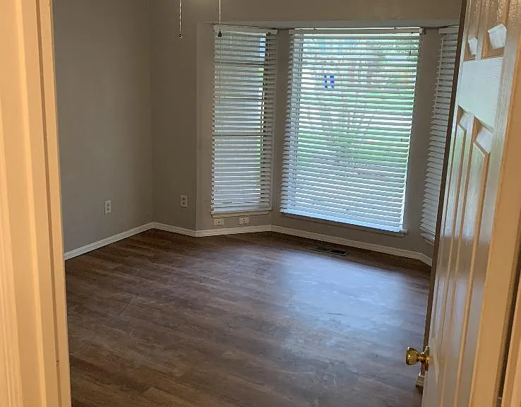 2531 Linden Ave — Photo 10