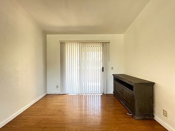 5th image of 3719 Oak Creek Dr APT F