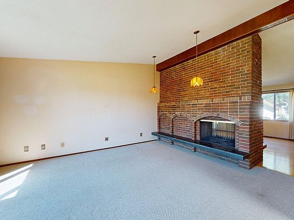 3rd image of 15103 92nd St NW