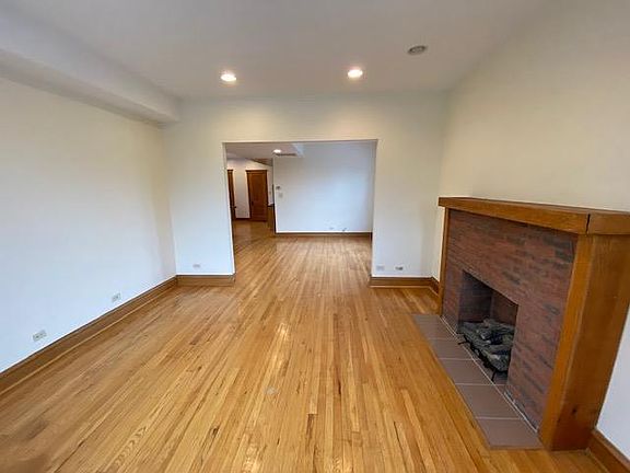 4th image of 2701 N Saint Louis Ave APT 3