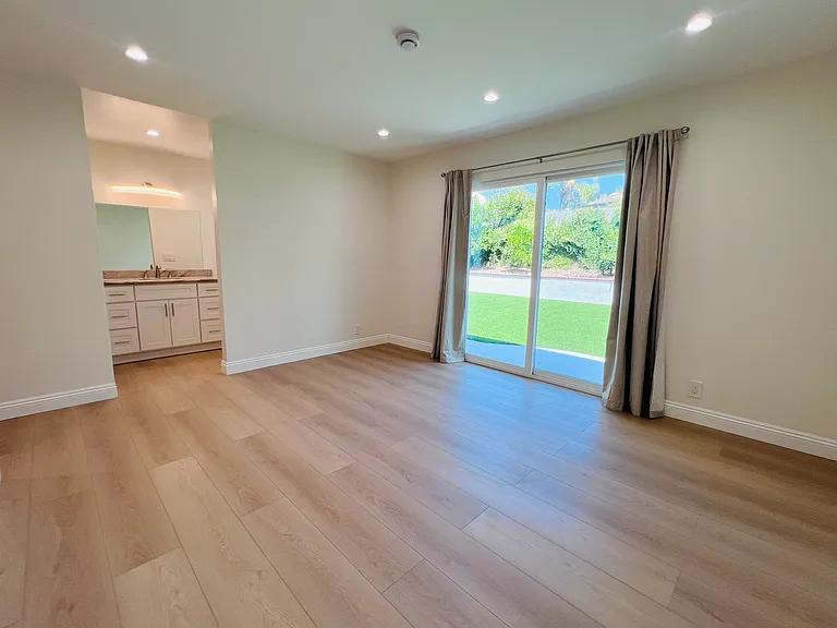 23992 Woodstone St — Photo 14
