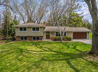 W277N1680 Lakeview Dr, Pewaukee, WI 53072
