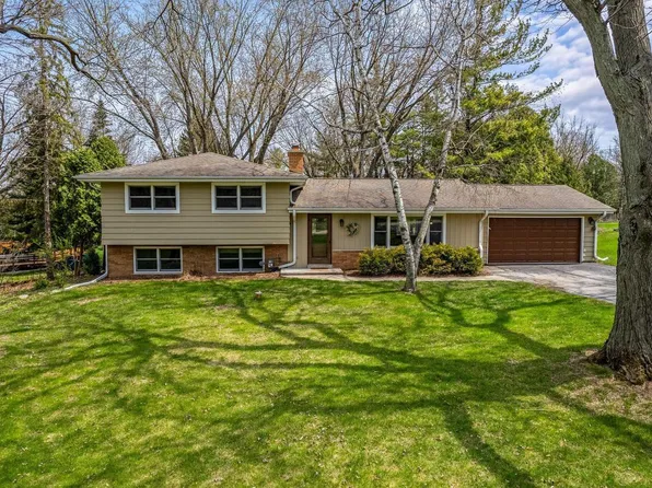 W277N1680 Lakeview DRIVE, Pewaukee, WI 53072