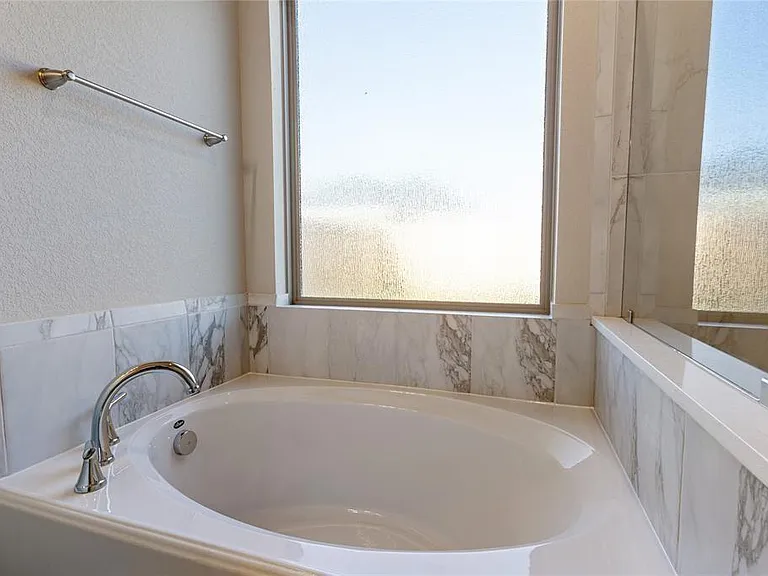 4207 Maple Glen Dr — Photo 27