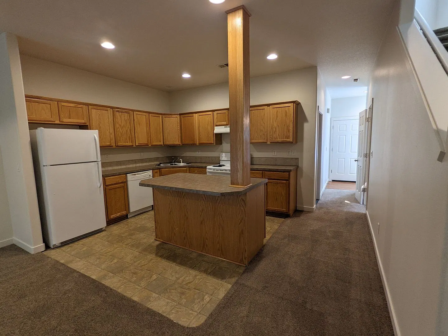 Halsey East Townhomes — Photo 1
