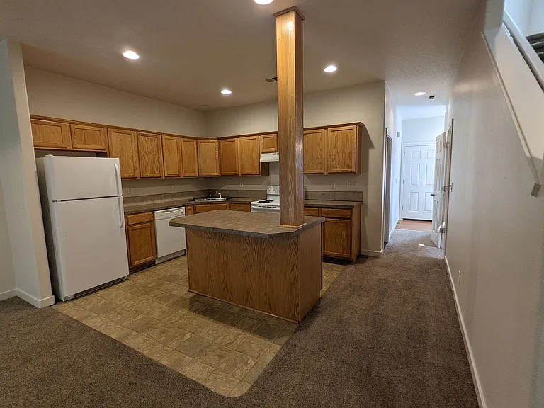 Halsey East Townhomes — Photo 121