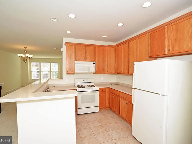 2303 Huntington Station Ct — Photo 10