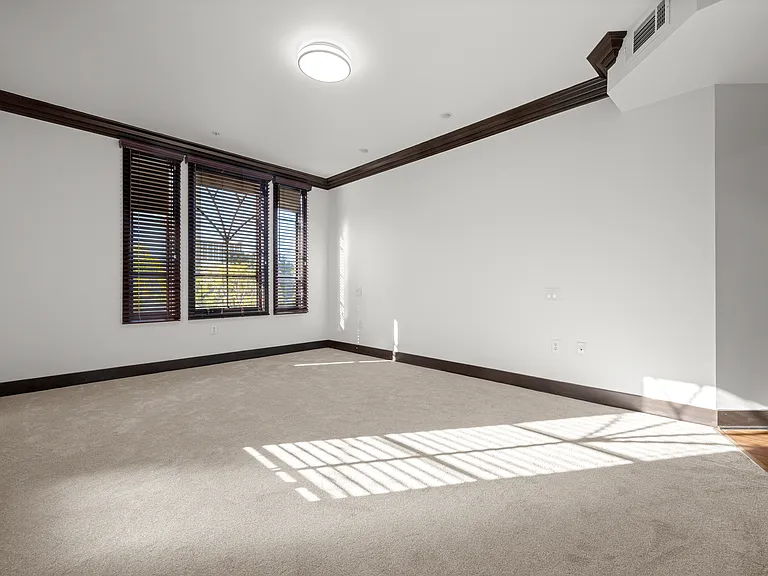 1138 Glenville Dr — Photo 23
