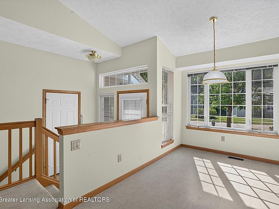 3rd image of 21 Aviemore Dr