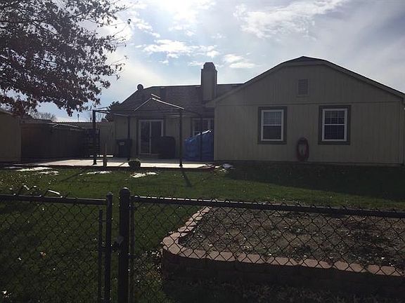 4th image of 992 Country Aire Dr
