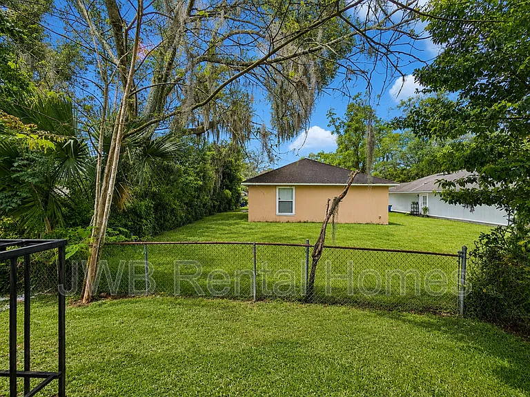 7700 Dandy Ave — Photo 10
