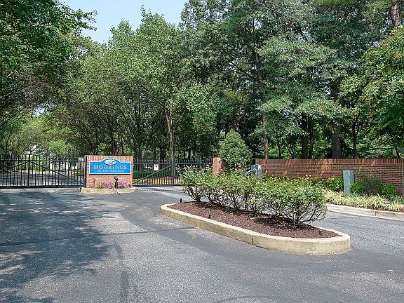 3rd image of 510 Martingale Ln