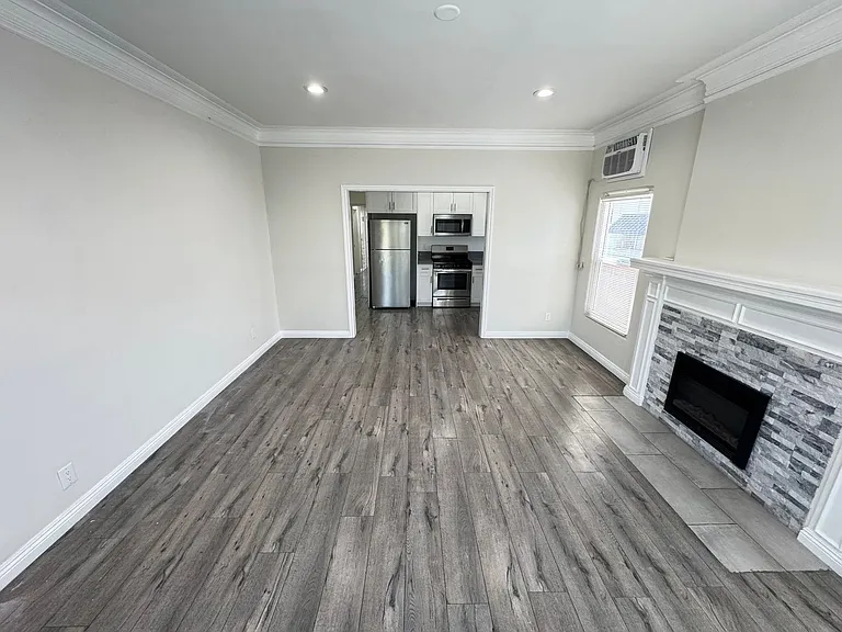 244 S Alexandria Ave — Photo 3
