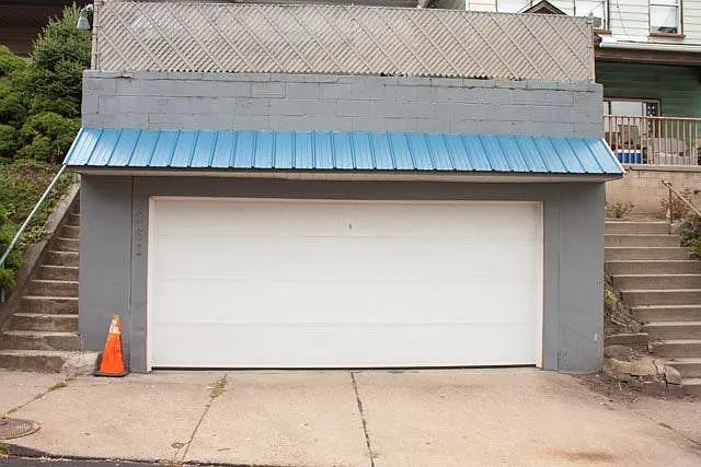 Garage - 3261 Parkview Ave