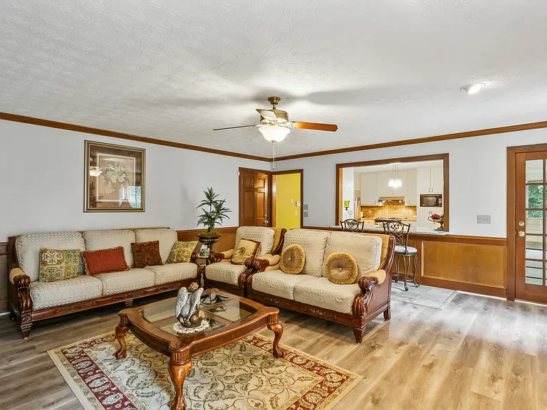 2301 Birdie Ln — Photo 4
