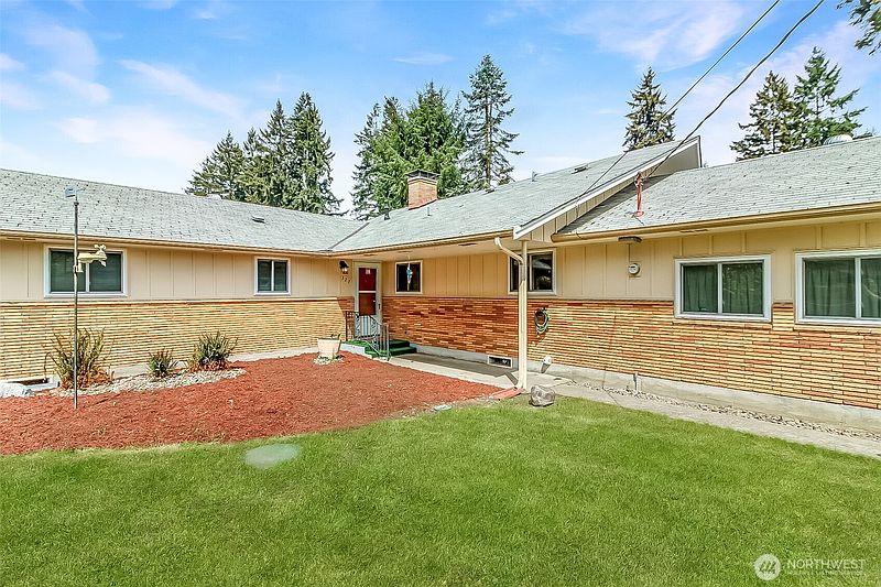 4th image of 327 Logger Court SE