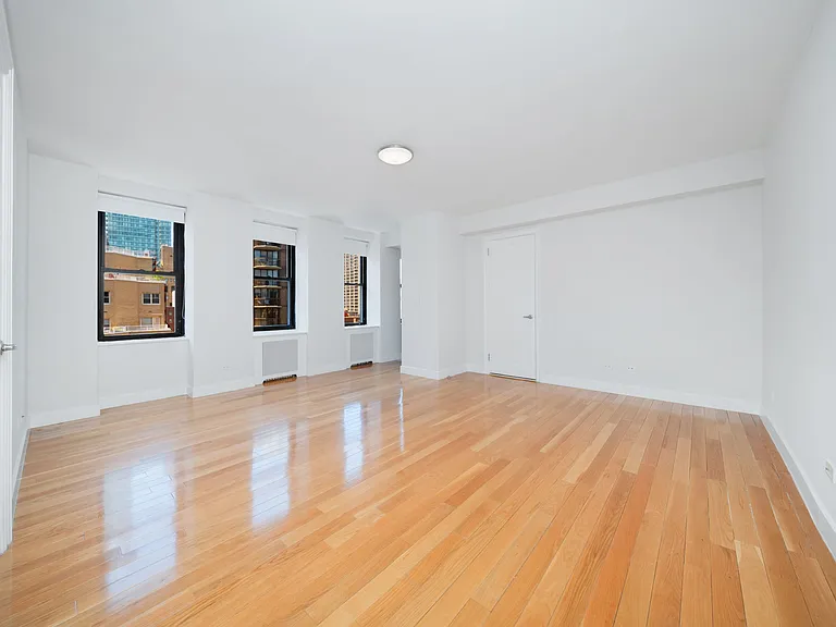 400 E 57th St #19D — Photo 1