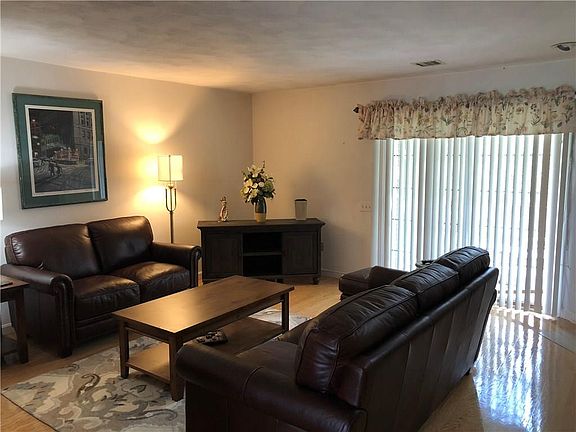 3rd image of 62 Trellis Dr Unit 62