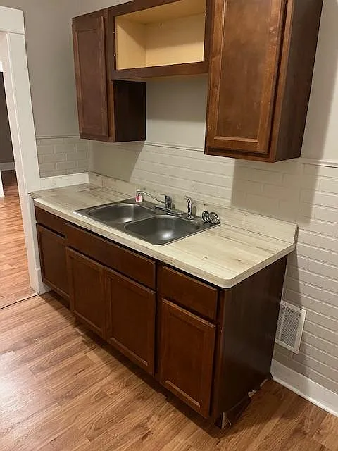 2 bed, 900 sqft, $885 — Photo 3