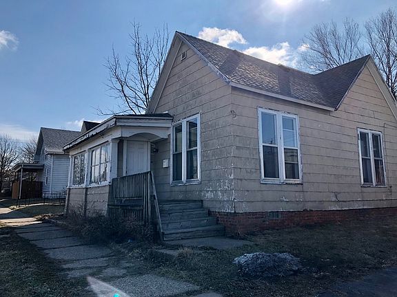 3rd image of 208 E Missouri St