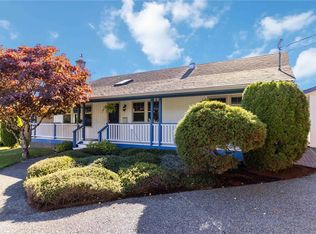711 Miller Ave, Saanich, BC V8Z 3C9