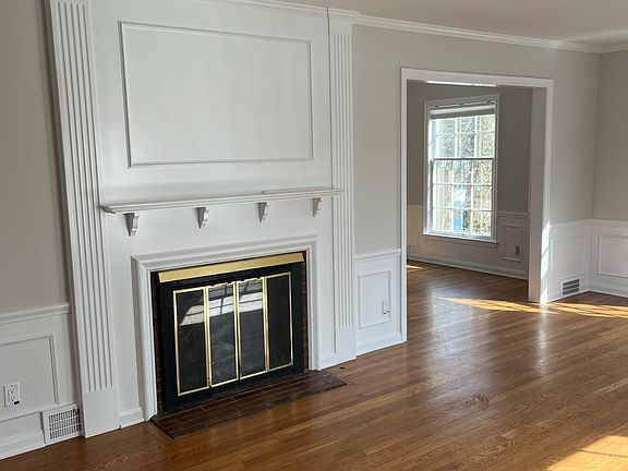 4th image of 3325 Somerset Dr
