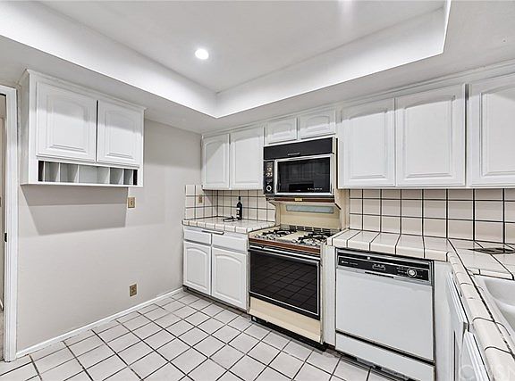 5th image of 5325 Lindley Ave Unit 204