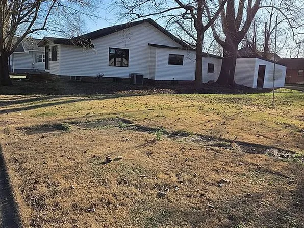 211 S Mulkey St, Christopher, IL 62822