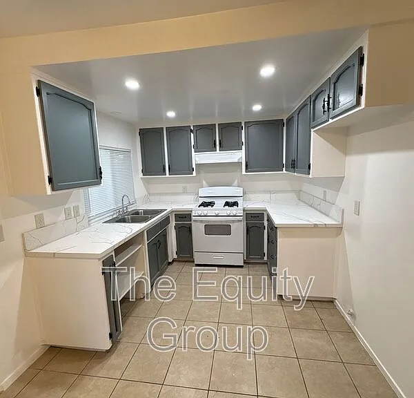 1323 S Court St — Photo 6