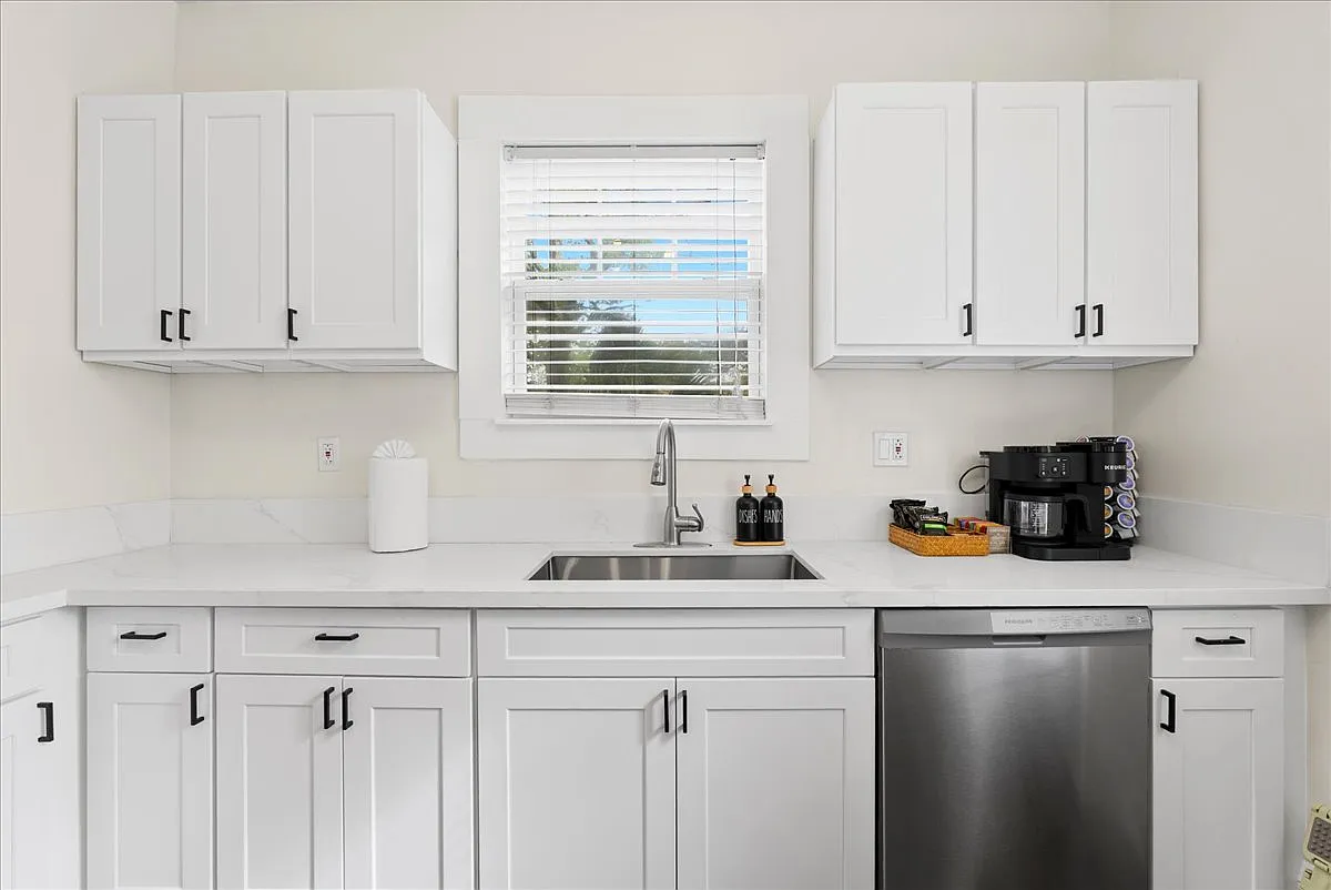 2 bed, 886 sqft, $2,800 — Photo 4