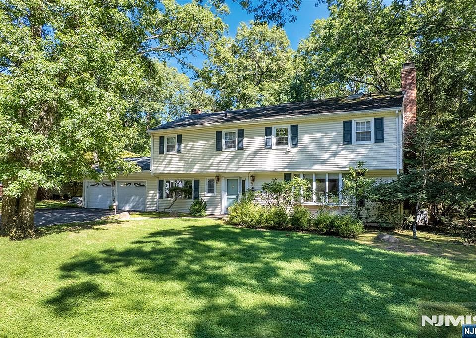 1st image of 11 Dogwood Court