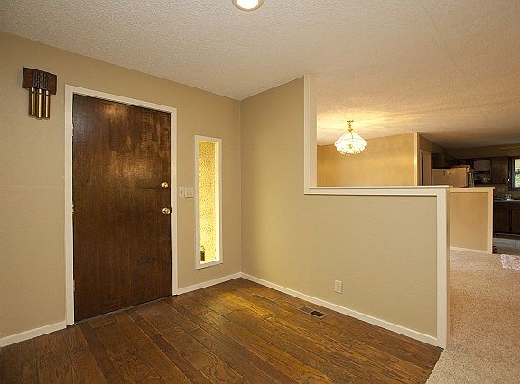 Spacious foyer area