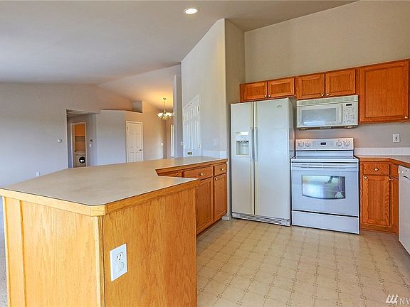 2nd image of 638 Medallion Pl E