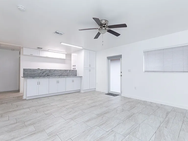 5918 Pierce St — Photo 10