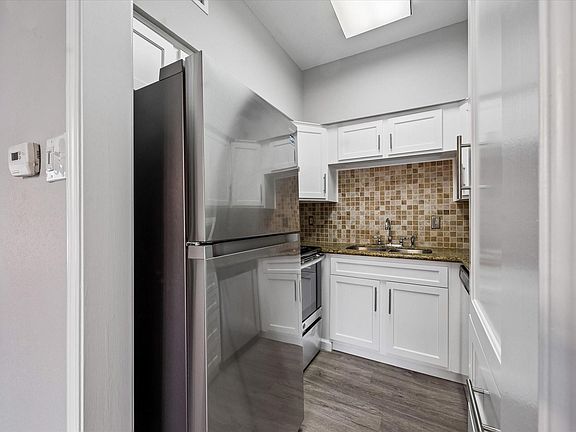 4th image of 2100 Tanglewilde St APT 702
