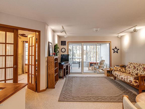 5th image of 132 Woodbridge Ln